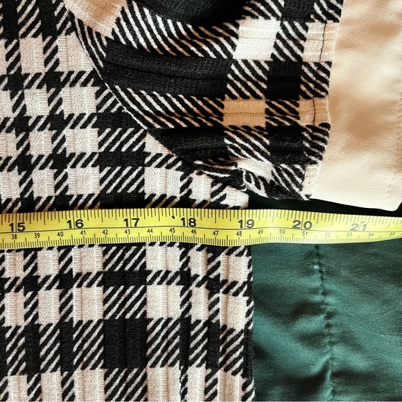 Chic Black and White Plaid Blouse - Picture 7 of 11